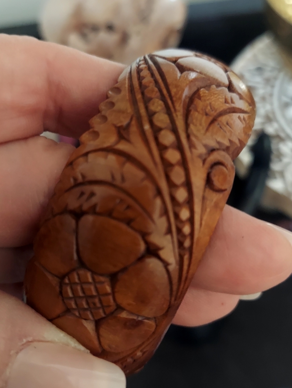 🏷Beautiful Hand-Carved Floral Wooden Bracelet - Warm Brown
